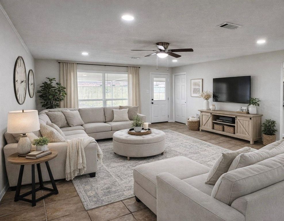 2301 N Thomspon Street, Conroe, TX 77303