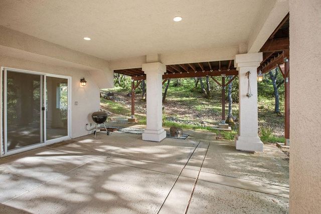 3287 Chasen Dr, Cameron Park, CA 95682