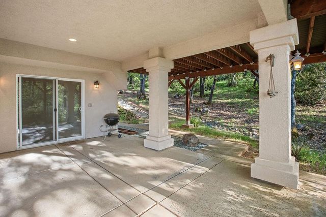 3287 Chasen Dr, Cameron Park, CA 95682