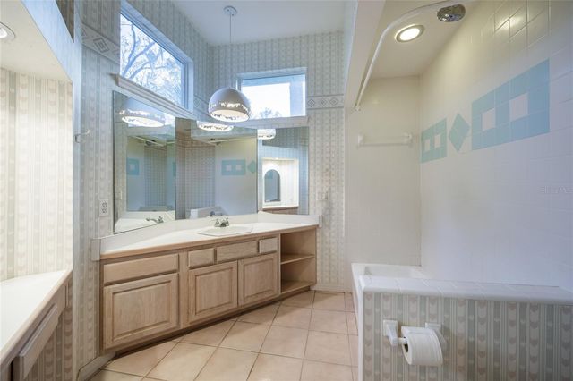 6804 NW 111TH LANE, Alachua, FL 32615