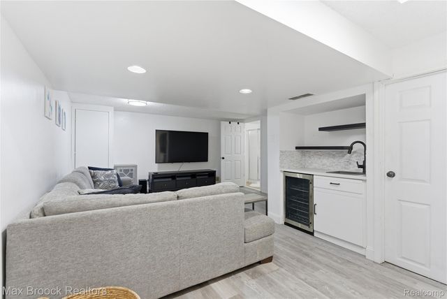 3655 Walnut, West Bloomfield Charter Township, MI 48324