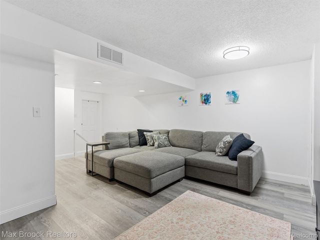 3655 Walnut, West Bloomfield Charter Township, MI 48324