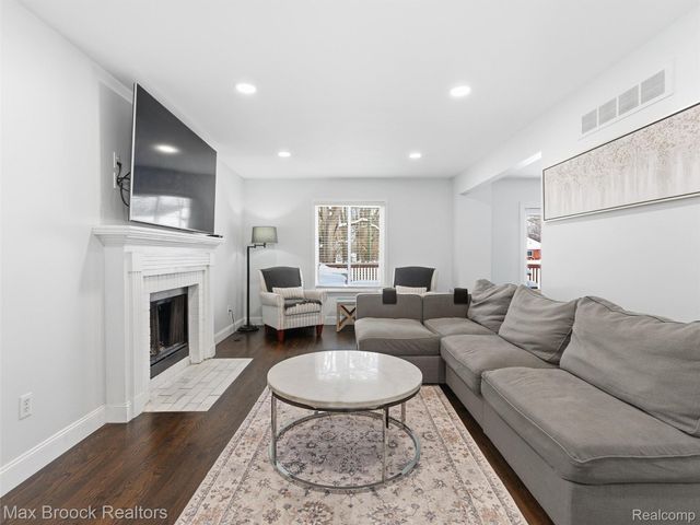 3655 Walnut, West Bloomfield Charter Township, MI 48324