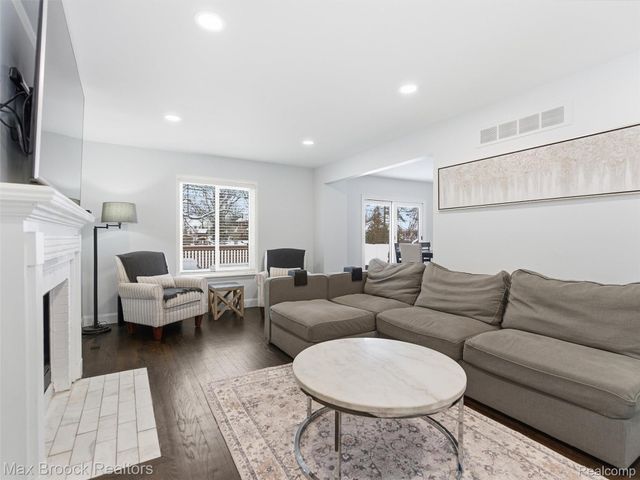 3655 Walnut, West Bloomfield Charter Township, MI 48324