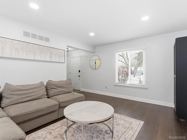 3655 Walnut, West Bloomfield Charter Township, MI 48324