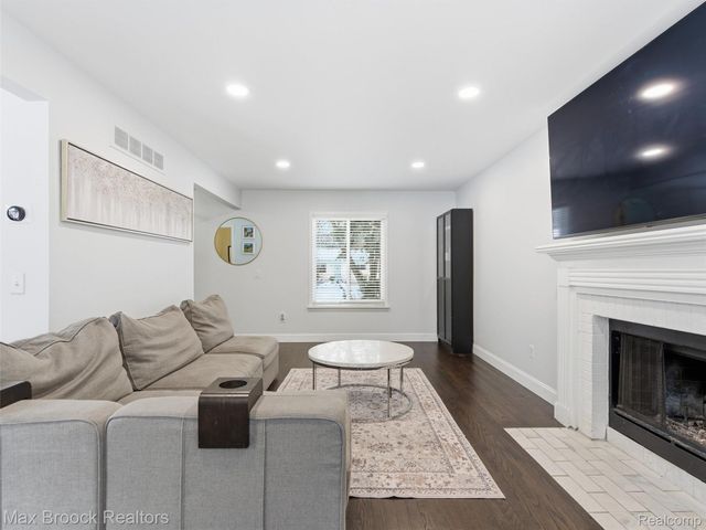 3655 Walnut, West Bloomfield Charter Township, MI 48324