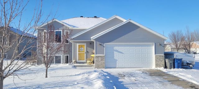 3907 13th Street S, Moorhead, MN 56560