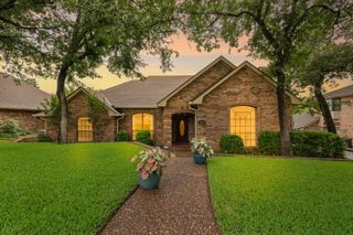 3121 Oakdale Drive, Hurst, TX 76054