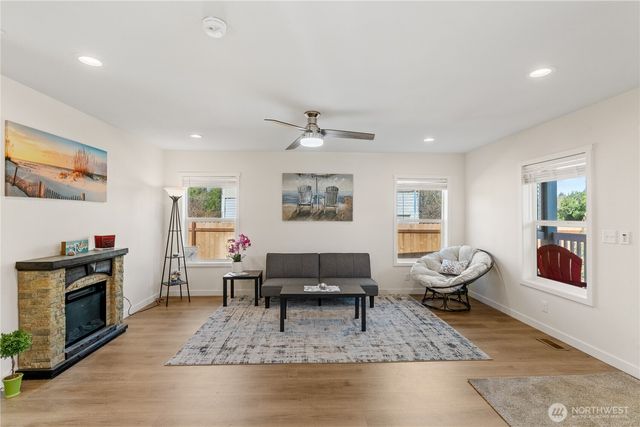 175 Wishkah Street SW, Ocean Shores, WA 98569