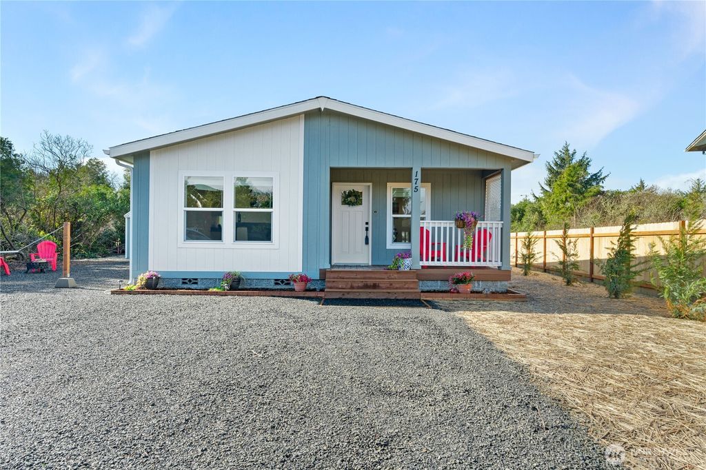 175 Wishkah Street SW, Ocean Shores, WA 98569