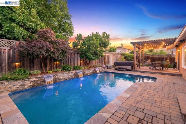 6252 Robin Ct, Pleasanton, CA 94588