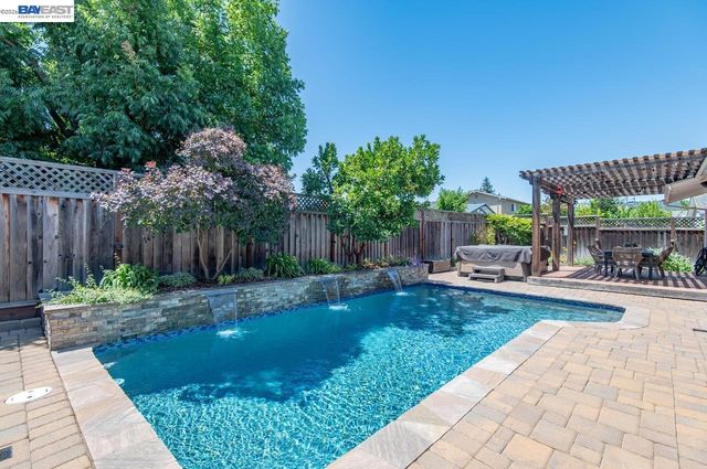 6252 Robin Ct, Pleasanton, CA 94588