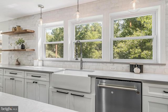 8320 SYLVAN WAY, Clifton, VA 20124