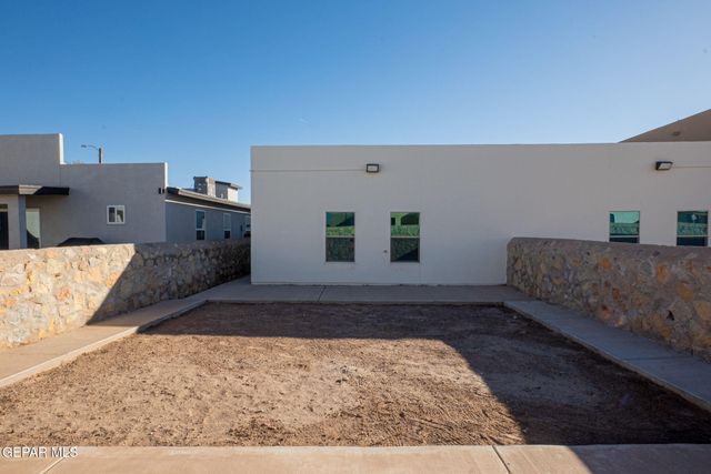 807 HC Gilbert Minjares Drive B, Socorro, TX 79927