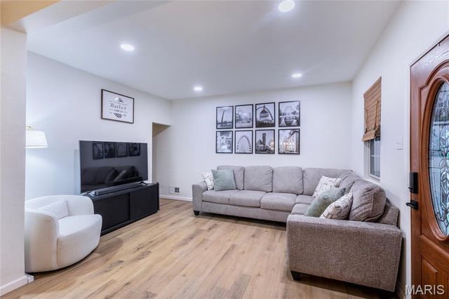 4123 Blow Street, St Louis, MO 63116
