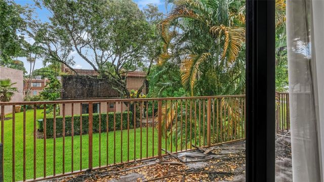 3 Laredo Pl 6-10, Davie, FL 33324
