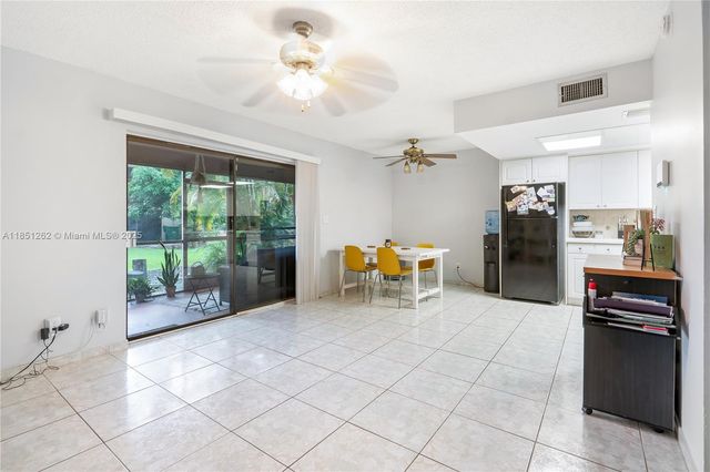 3 Laredo Pl 6-10, Davie, FL 33324
