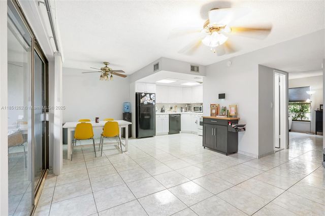 3 Laredo Pl 6-10, Davie, FL 33324