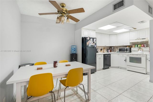3 Laredo Pl 6-10, Davie, FL 33324