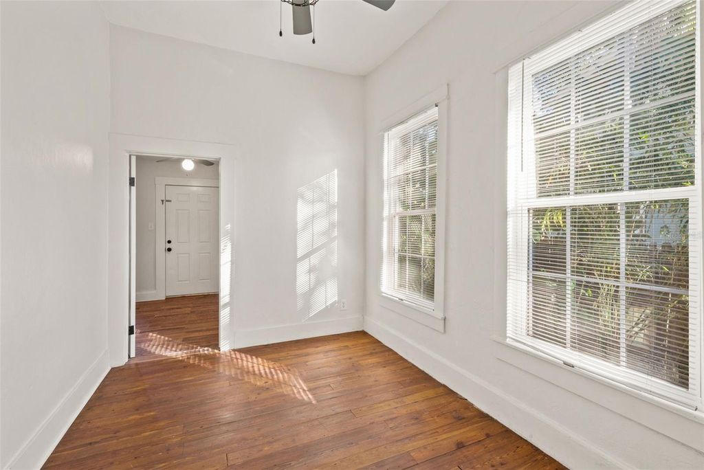 Image 15 of property listing at 501 E FLORIBRASKA AVENUE, Tampa, FL 33603