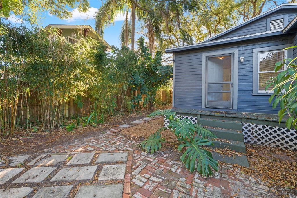 Image 21 of property listing at 501 E FLORIBRASKA AVENUE, Tampa, FL 33603