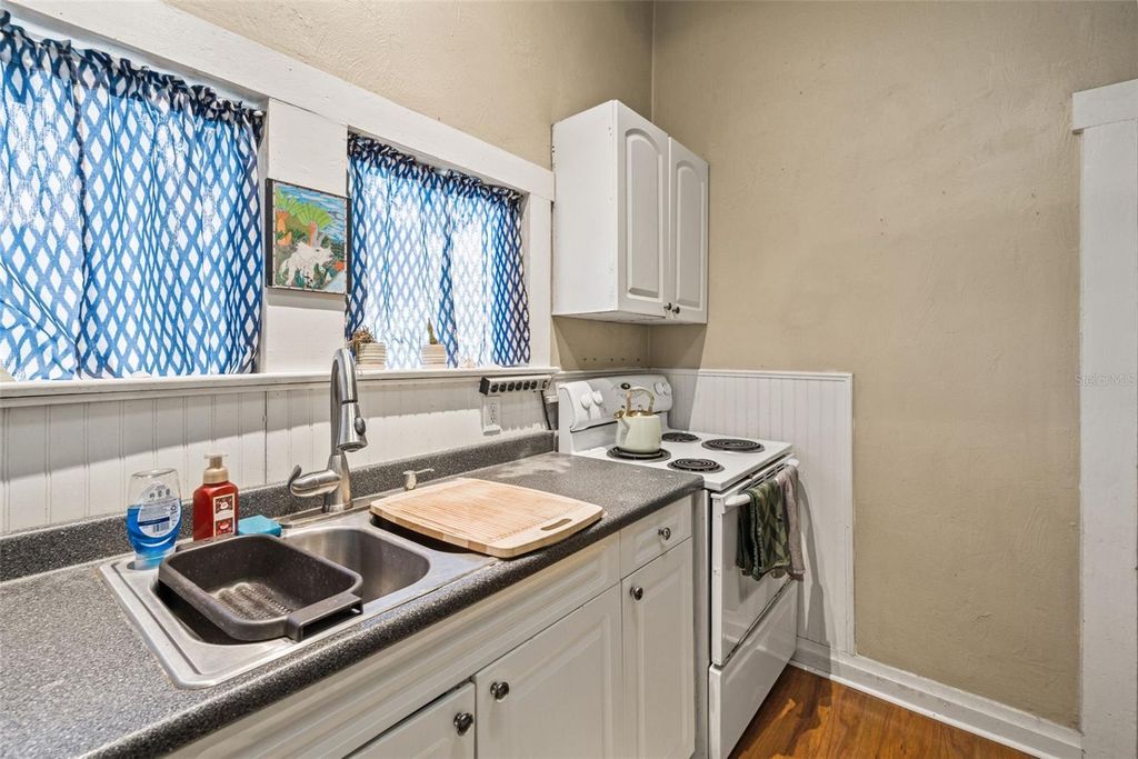 Image 29 of property listing at 501 E FLORIBRASKA AVENUE, Tampa, FL 33603