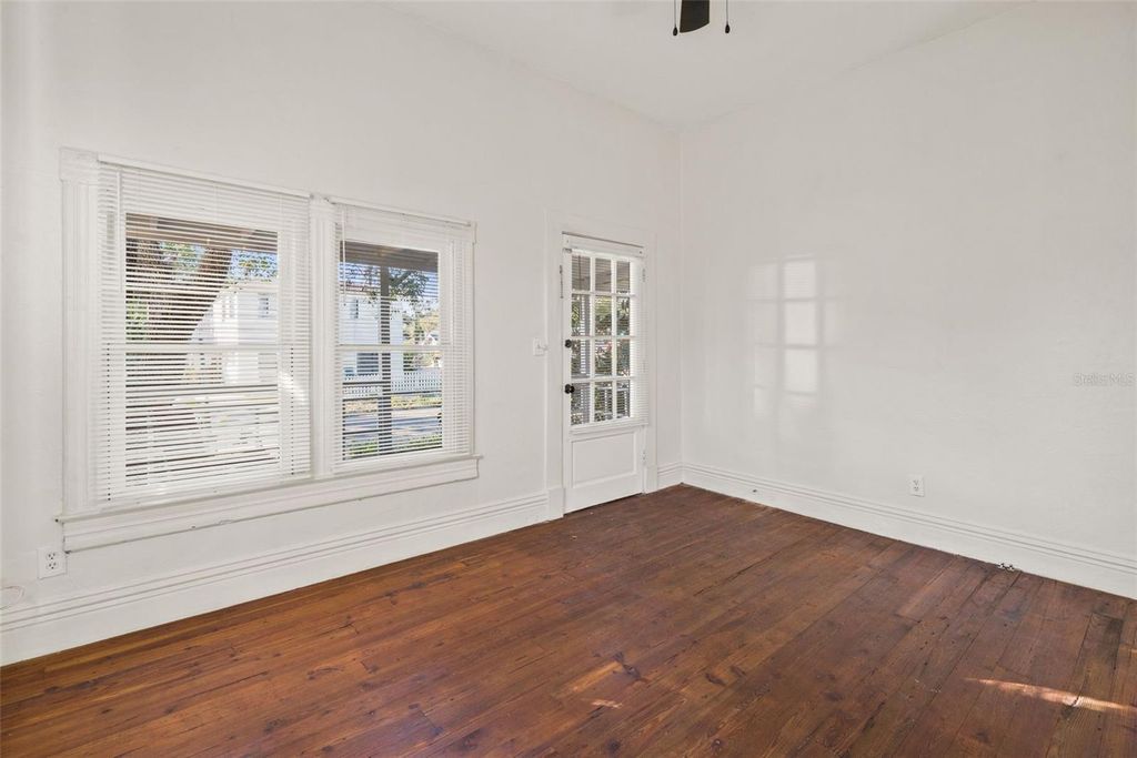 Image 6 of property listing at 501 E FLORIBRASKA AVENUE, Tampa, FL 33603