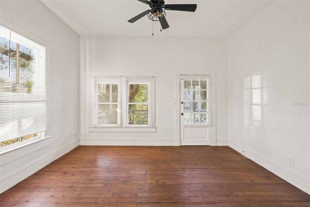 Image 7 of property listing at 501 E FLORIBRASKA AVENUE, Tampa, FL 33603