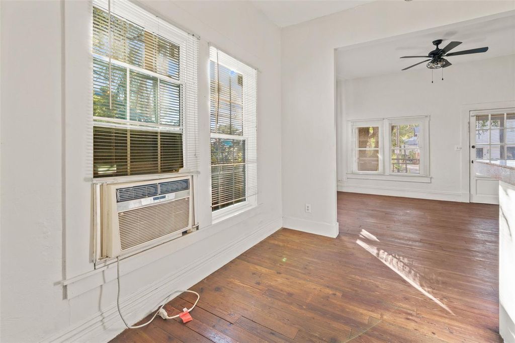 Image 8 of property listing at 501 E FLORIBRASKA AVENUE, Tampa, FL 33603