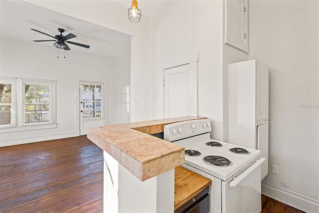 Image 10 of property listing at 501 E FLORIBRASKA AVENUE, Tampa, FL 33603