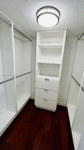 3731 N Country Club Dr 2225, Aventura, FL 33180