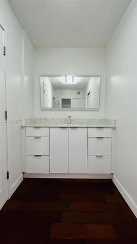 3731 N Country Club Dr 2225, Aventura, FL 33180