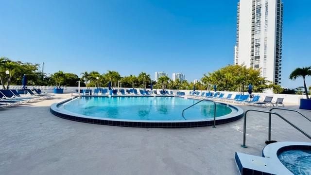 3731 N Country Club Dr 2225, Aventura, FL 33180