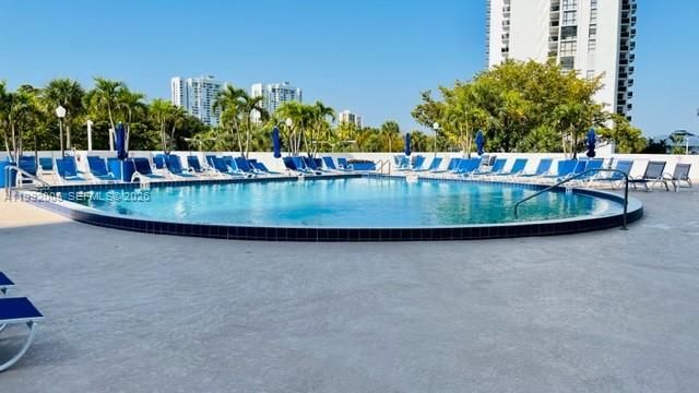 3731 N Country Club Dr 2225, Aventura, FL 33180