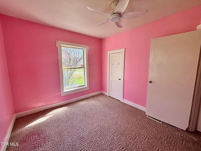 539 Oakwood Avenue, Pennington Gap, VA 24277