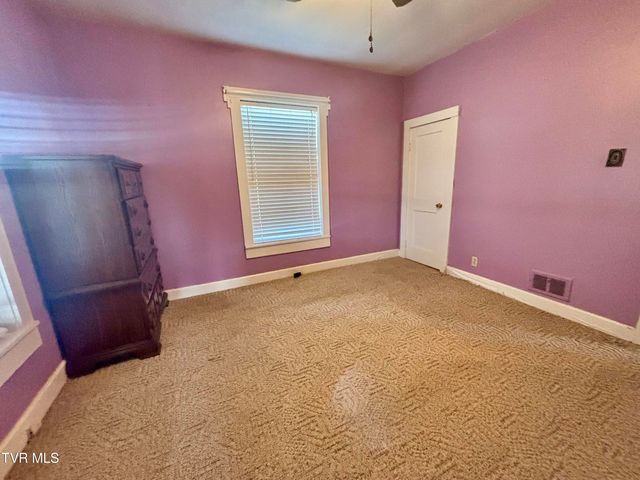539 Oakwood Avenue, Pennington Gap, VA 24277