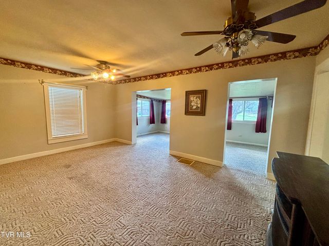 539 Oakwood Avenue, Pennington Gap, VA 24277