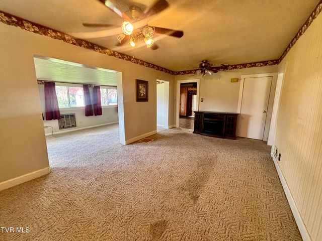 539 Oakwood Avenue, Pennington Gap, VA 24277