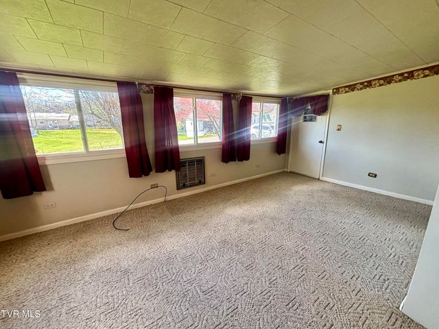 539 Oakwood Avenue, Pennington Gap, VA 24277