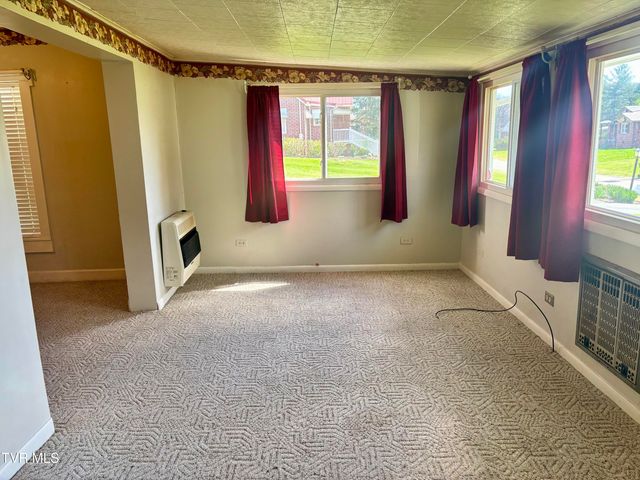 539 Oakwood Avenue, Pennington Gap, VA 24277