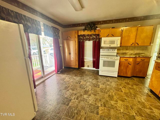 539 Oakwood Avenue, Pennington Gap, VA 24277