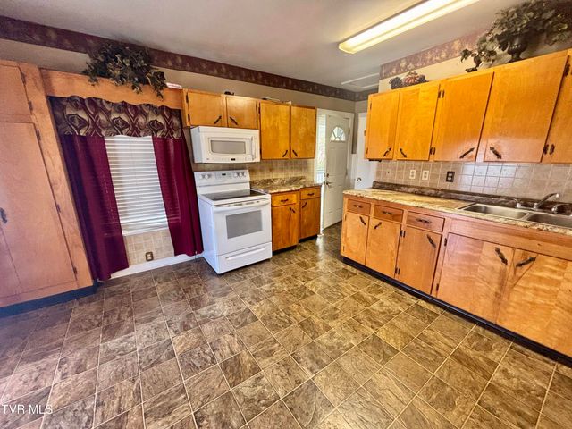 539 Oakwood Avenue, Pennington Gap, VA 24277