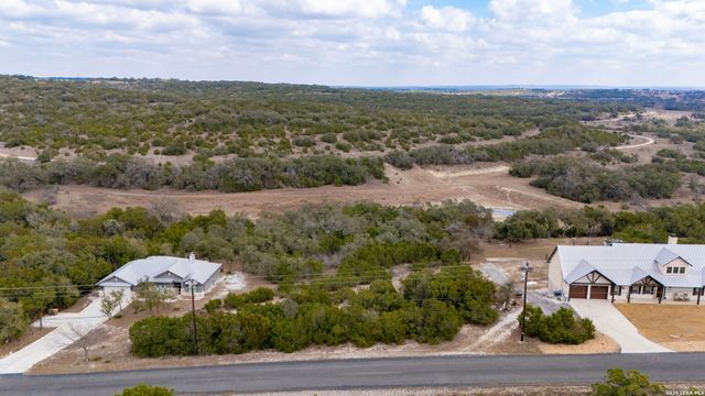 486 Thoroughbred, Spring Branch, TX 78070