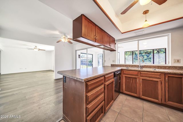 3827 W MURIEL Drive, Glendale, AZ 85308