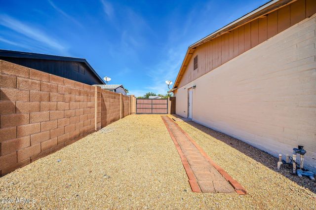3827 W MURIEL Drive, Glendale, AZ 85308