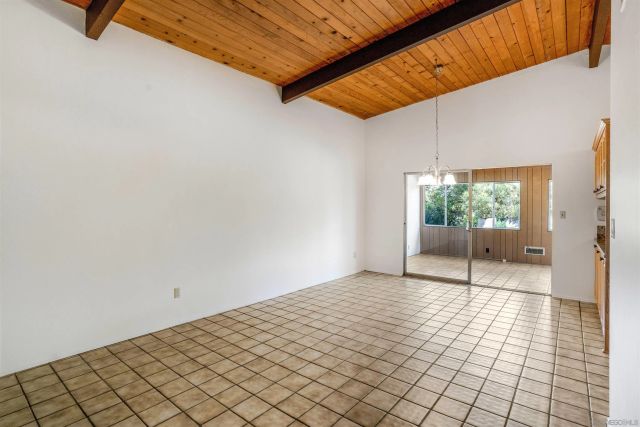 8575 N La Jolla Scenic Drive, La Jolla, CA 92037