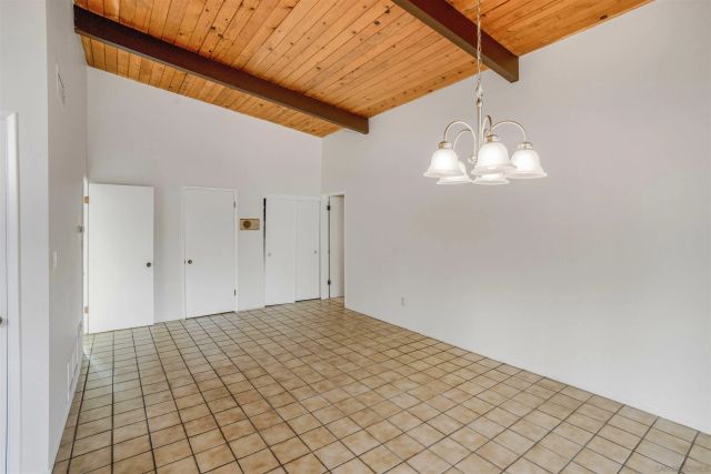 8575 N La Jolla Scenic Drive, La Jolla, CA 92037