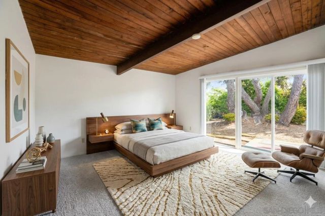 8575 N La Jolla Scenic Drive, La Jolla, CA 92037