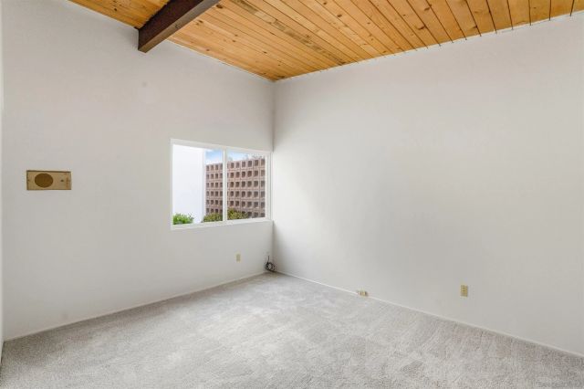 8575 N La Jolla Scenic Drive, La Jolla, CA 92037