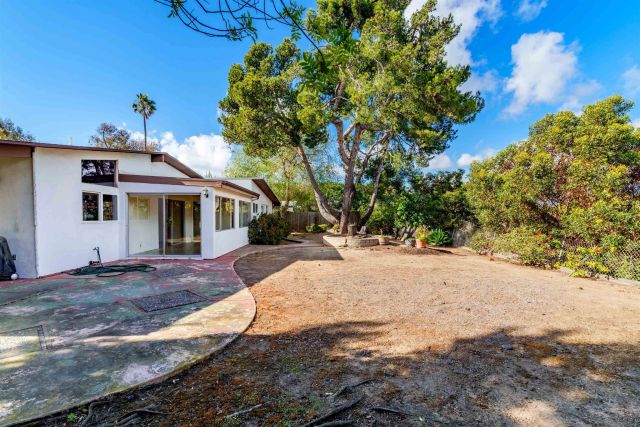 8575 N La Jolla Scenic Drive, La Jolla, CA 92037